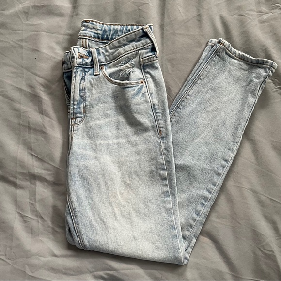 Light Blue Jeans - Picture 2 of 4